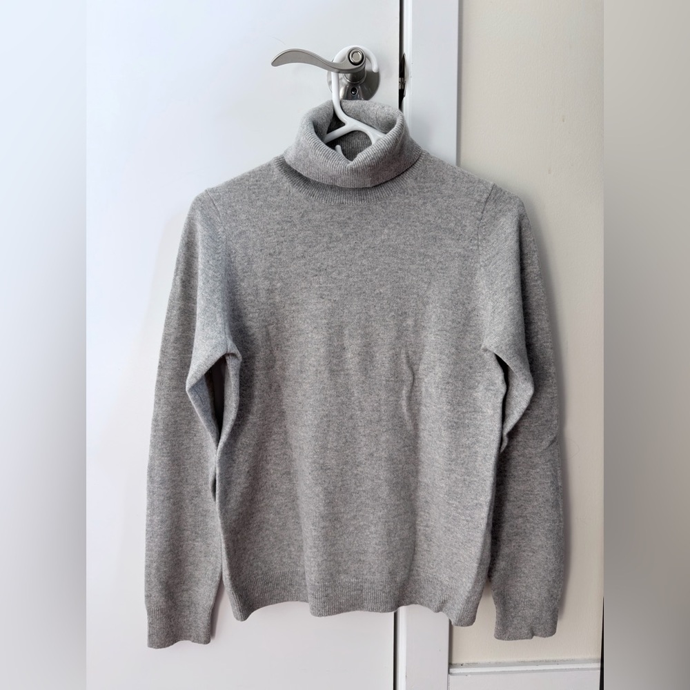 Uniqlo Cashmere Turtleneck Sweater